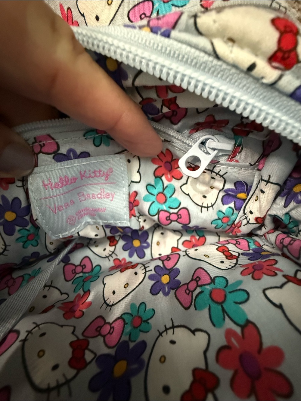 Vera Bradley HELLO KITTY BOWS SM Crossbody Bag - Shoulder Purse EUC - Picture 6 of 6